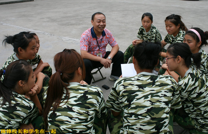 陈锋校长和学生座谈_副本1.jpg